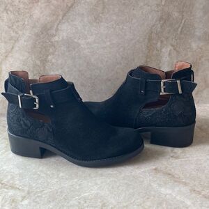 TaraM Black Suede Leather “Keegan” Embossed Ankle Booties New No Box